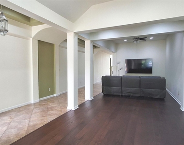 10615 Cortland Ridge Lane - Photo Thumbnail 4