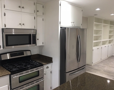1221 Marine Drive - Photo Thumbnail 4