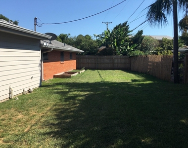 1221 Marine Drive - Photo Thumbnail 20