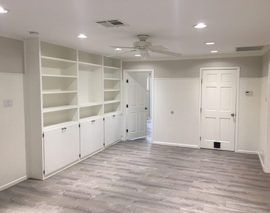 1221 Marine Drive - Photo Thumbnail 5