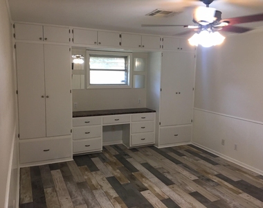 1221 Marine Drive - Photo Thumbnail 14