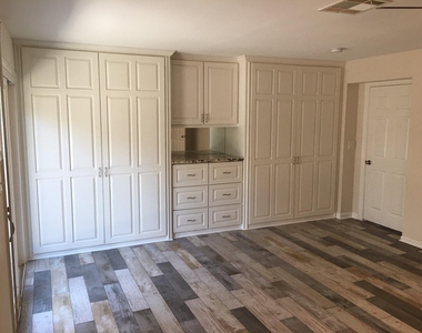 1221 Marine Drive - Photo Thumbnail 10