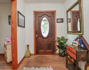 1116 N Meyer Street - Photo Thumbnail 4