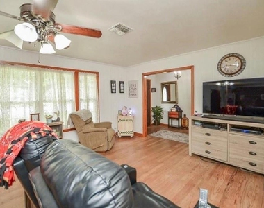 1116 N Meyer Street - Photo Thumbnail 8