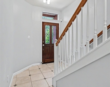 2905 W Dallas Street - Photo Thumbnail 2