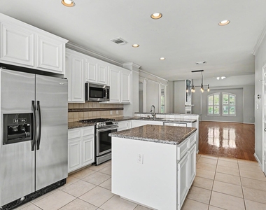2905 W Dallas Street - Photo Thumbnail 9