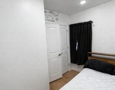 419 Bloomfield - Photo Thumbnail 16
