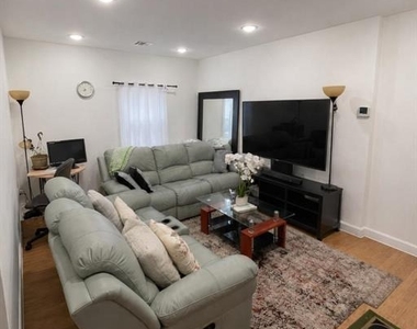 419 Bloomfield - Photo Thumbnail 2