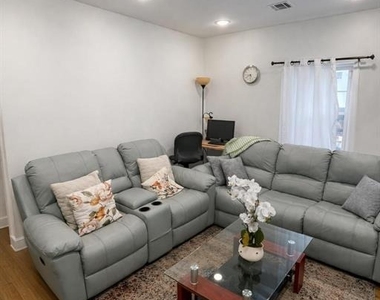419 Bloomfield - Photo Thumbnail 1