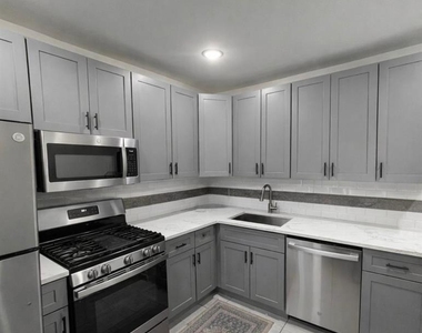 419 Bloomfield - Photo Thumbnail 3