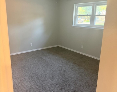 511 Rosewood Drive - Photo Thumbnail 16