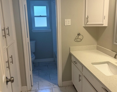 511 Rosewood Drive - Photo Thumbnail 15