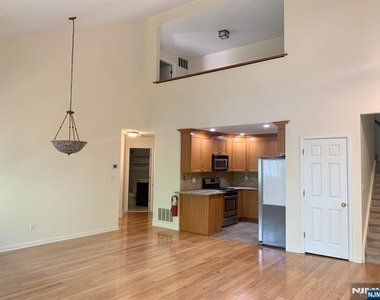 246 Mulberry - Photo Thumbnail 2