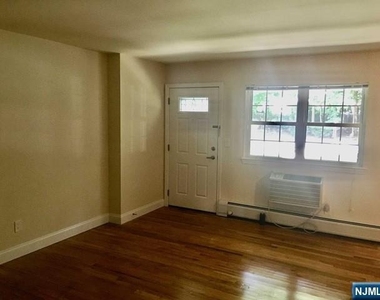 1105 Washington - Photo Thumbnail 2
