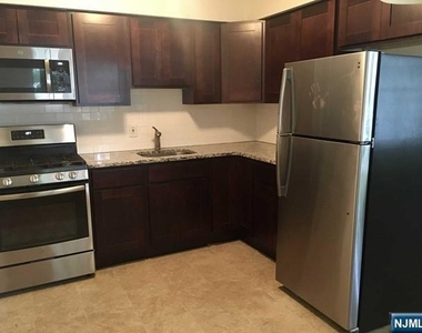 1105 Washington - Photo Thumbnail 4