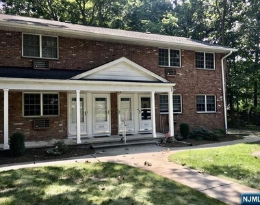 1105 Washington - Photo Thumbnail 9