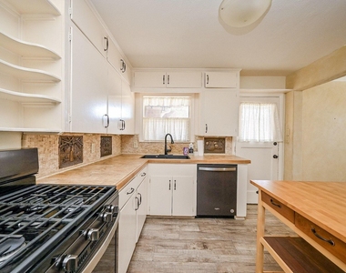 2821 Eastgrove Lane - Photo Thumbnail 9