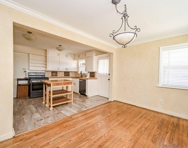 2821 Eastgrove Lane - Photo Thumbnail 7