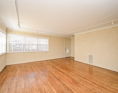 2821 Eastgrove Lane - Photo Thumbnail 6