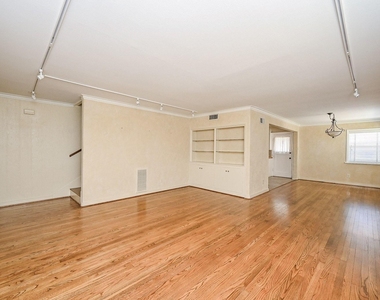 2821 Eastgrove Lane - Photo Thumbnail 5