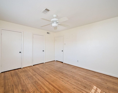 2821 Eastgrove Lane - Photo Thumbnail 21