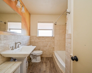 2821 Eastgrove Lane - Photo Thumbnail 12