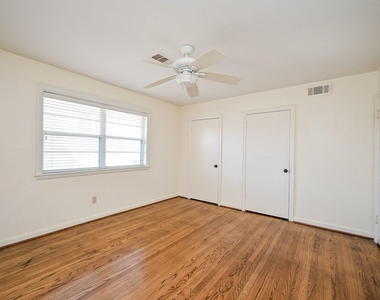 2821 Eastgrove Lane - Photo Thumbnail 14