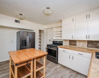 2821 Eastgrove Lane - Photo Thumbnail 19