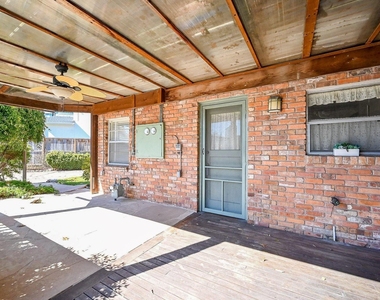 2821 Eastgrove Lane - Photo Thumbnail 24