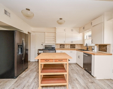 2821 Eastgrove Lane - Photo Thumbnail 8