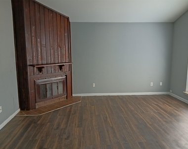 12517 Corona Lane - Photo Thumbnail 4