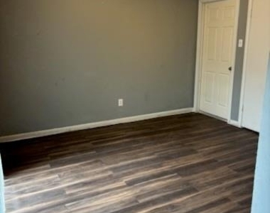 12517 Corona Lane - Photo Thumbnail 3