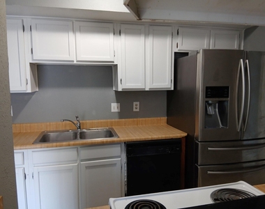 12517 Corona Lane - Photo Thumbnail 2