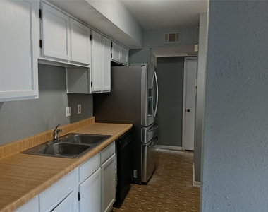 12517 Corona Lane - Photo Thumbnail 3
