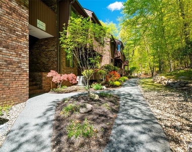 138 Indian Hollow - Photo Thumbnail 2