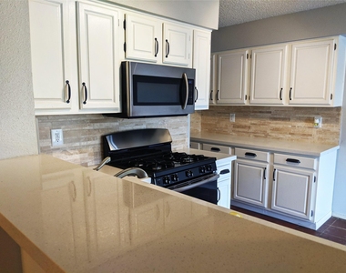 11831 Meadowchase Drive - Photo Thumbnail 8