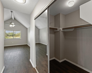 11831 Meadowchase Drive - Photo Thumbnail 18