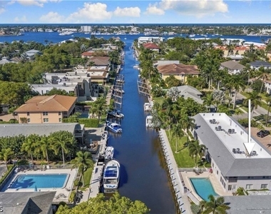 1686 Blue Point Avenue - Photo Thumbnail 4