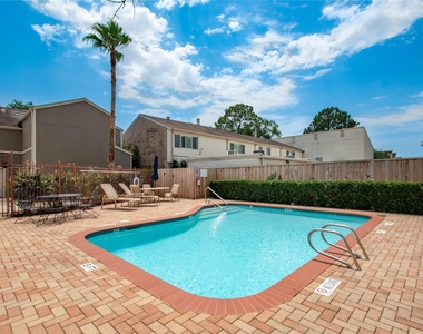 1920 Augusta Drive - Photo Thumbnail 22