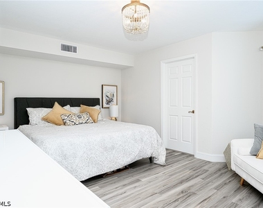 586 Beachwalk Circle - Photo Thumbnail 15