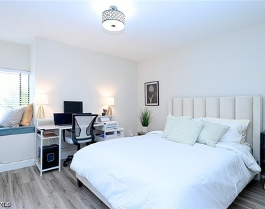 586 Beachwalk Circle - Photo Thumbnail 18