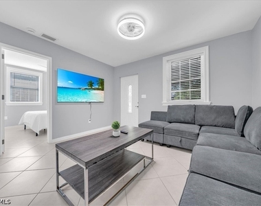 2750 Manorca Avenue - Photo Thumbnail 4