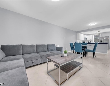 2750 Manorca Avenue - Photo Thumbnail 2
