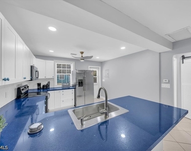 2750 Manorca Avenue - Photo Thumbnail 7