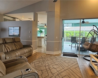 520 Crossfield Circle - Photo Thumbnail 5