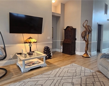 520 Crossfield Circle - Photo Thumbnail 2