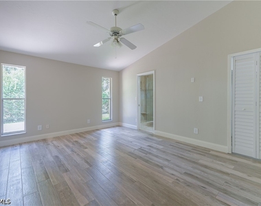 430 Saint Andrews Boulevard - Photo Thumbnail 9