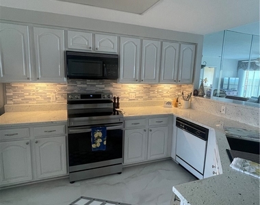 13105 Vanderbilt Drive - Photo Thumbnail 8