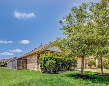 20143 Wedgewood Grove Lane - Photo Thumbnail 3