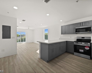 3815 Chiquita Boulevard S - Photo Thumbnail 9